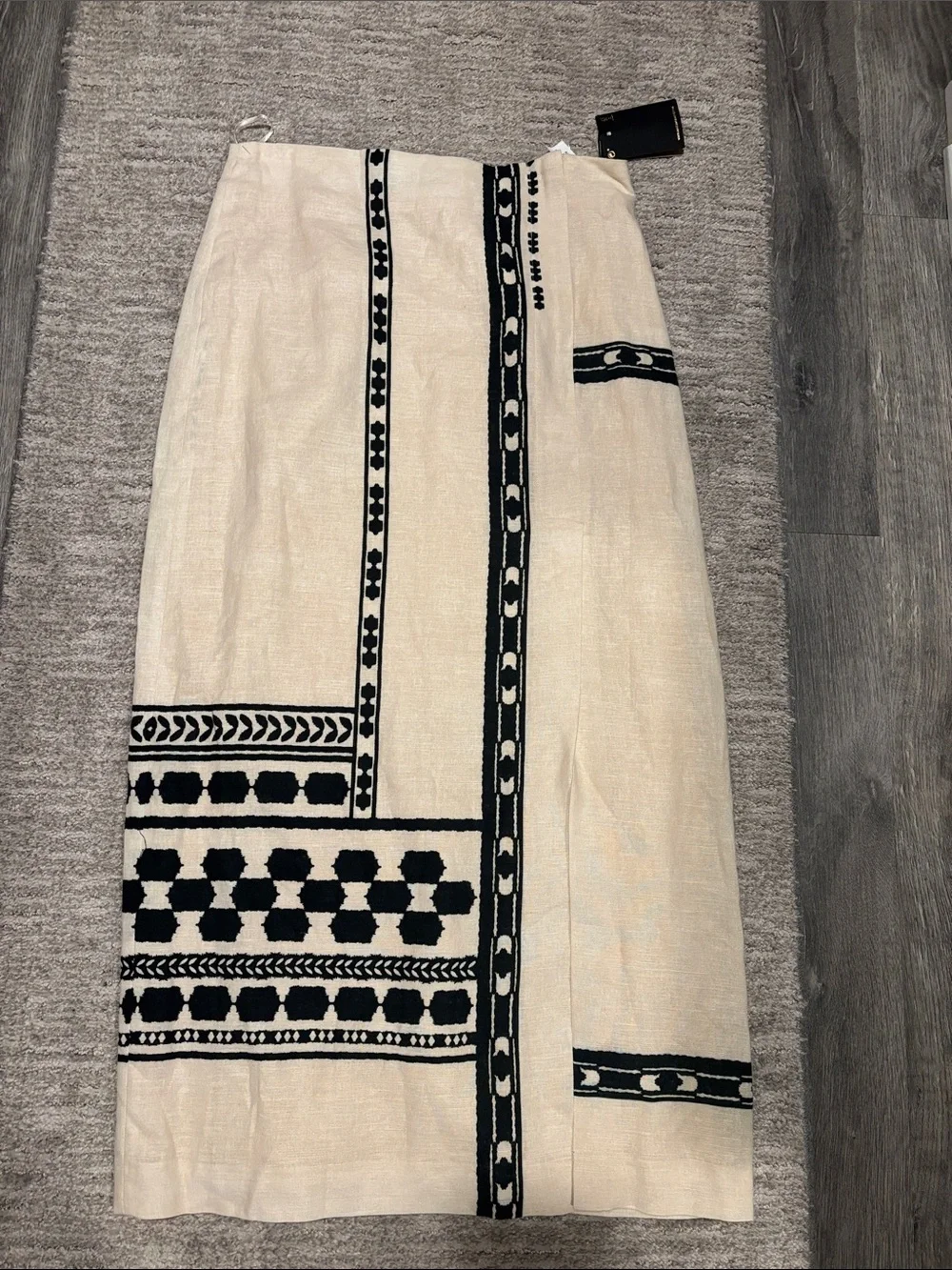 Massimo Dutti Cream and Black Patterned Midi Skirt size 2